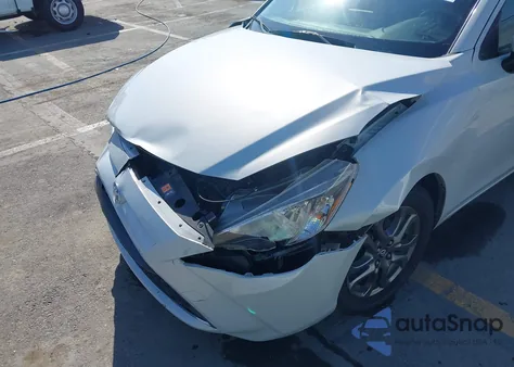 2019 Toyota Yaris Le z USA, uszkodzony, nr VIN 3MYDLBYV6KY526227